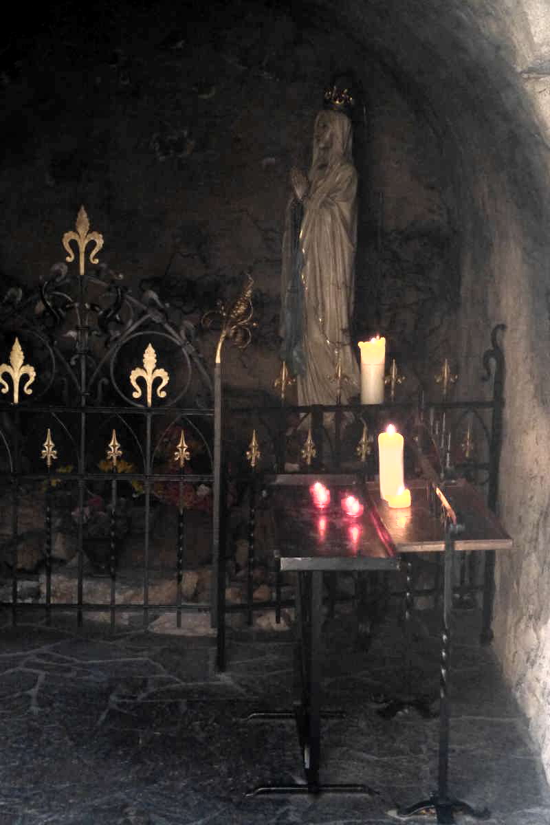 Lourdes Grotte nachempfunden